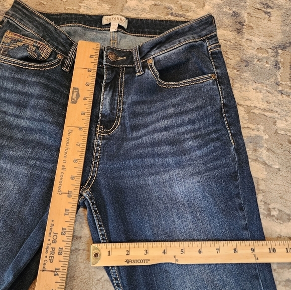 Shyanne Bootcut Embroidered pocket jeans. Women's size 32 short. 29.5' inseam - Picture 15 of 16